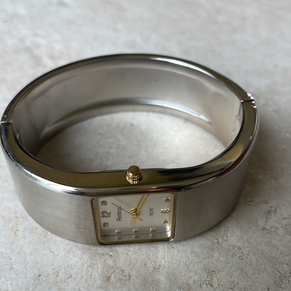 Armitron lady battery water resistant - Picture 3 of 8